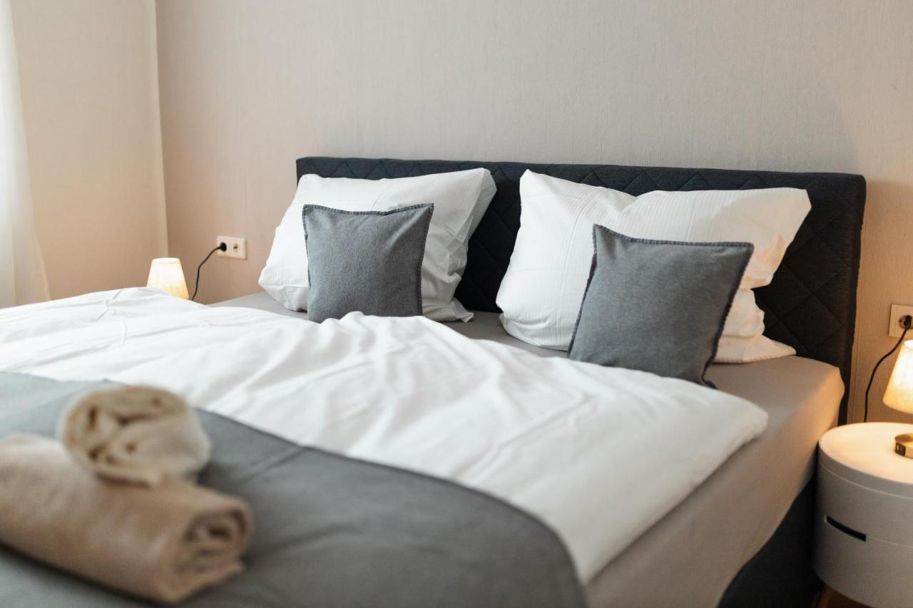 Mosel-Fachwerkhaus In Ediger-Eller - Charmant & Komfortabel, Naehe Calmont Klettersteig, Bis 5 Personen - 2 Schlafzimmer & Netflix Exterior photo