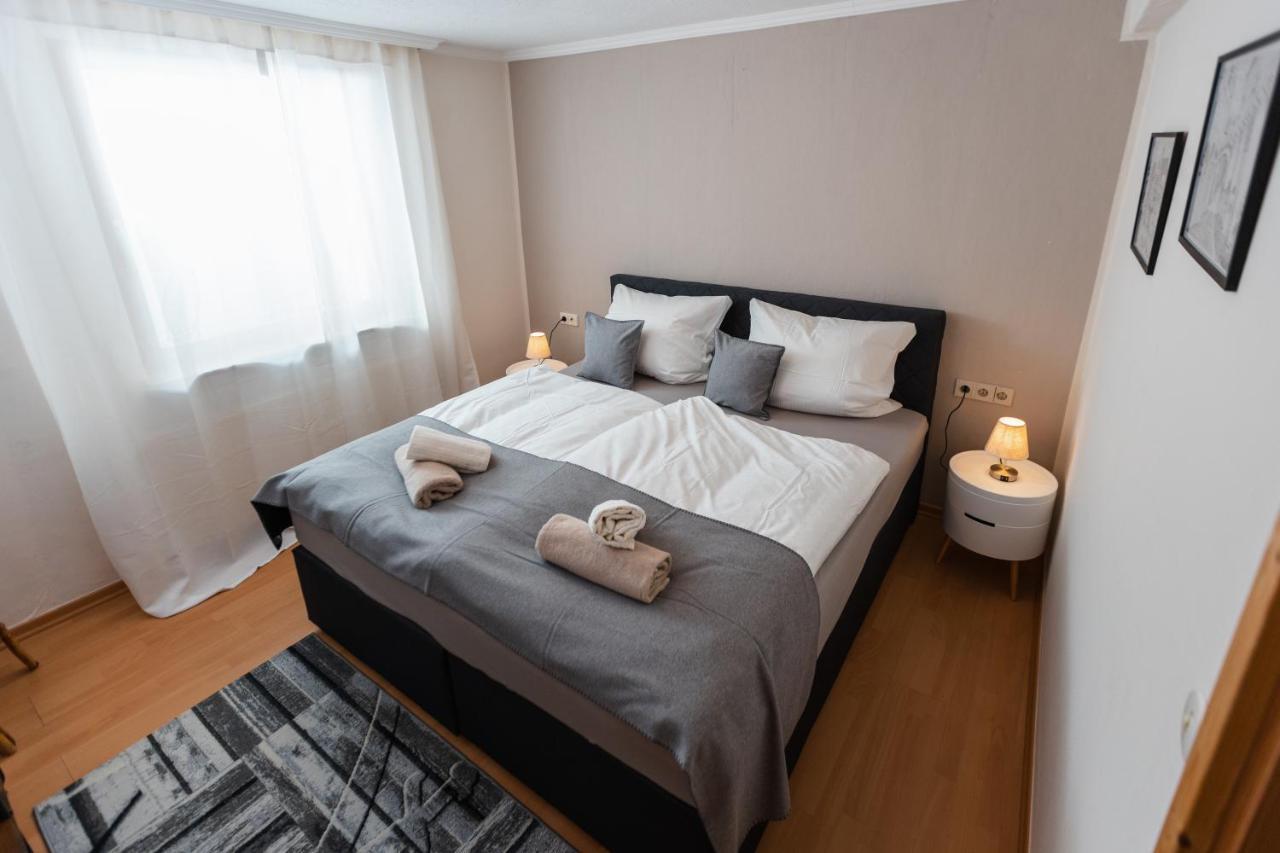 Mosel-Fachwerkhaus In Ediger-Eller - Charmant & Komfortabel, Naehe Calmont Klettersteig, Bis 5 Personen - 2 Schlafzimmer & Netflix Exterior photo